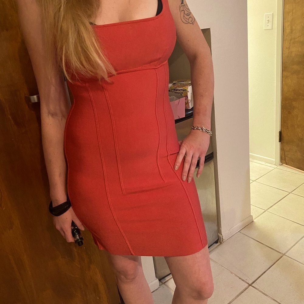 BNWT Herve leger hot pink bandage dress size med. - Picture 3 of 4